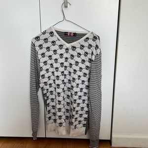 Thrifty skull sweater super stylish from Greece